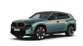Blauer BMW SUV vor weißem Hintergrund, seitliche Vorderansicht.